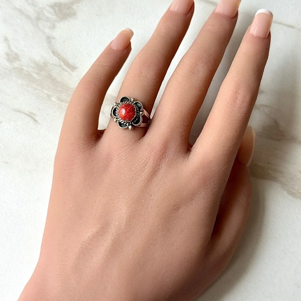 Navajo Flower Ring Red Spiny Oyster Sz 7 Sterling Silver Scalloped Native Amer